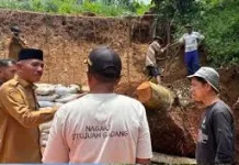 Bupati Safni Sambangi Perbaikan Jalan Pasca Bencana Longsor Tanjuang Bungo