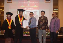 Erianjoni Dari Kemiskinan Desa ke Puncak Profesor Sosiologi Mengguncang Dunia