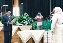 Suryadi Asmi Lantik Rektor UMMY Solok