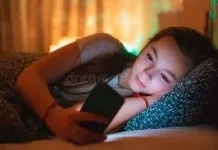 Gawai sebelum Tidur Picu Risiko Jantung Serius