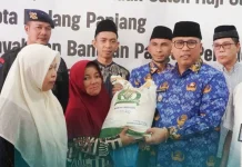 Pemko Padang Panjang Salurkan Sembako bagi Warga Terdampak Hidrometeorologi