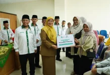 Wardah Foundation Beri Beasiswa Rp15 Juta untuk 18 Anak Asuh Baznas Padang Panjang