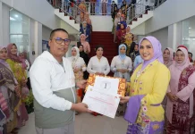 DWP Perkim LH Juara I Fashion Show Hari Kartini Padang Panjang