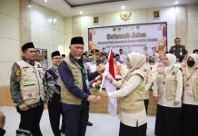 Lepas Jemaah Kloter Perdana, Gubernur Sumbar Tekankan Layanan Lansia - Perempuan