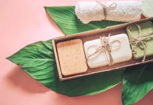 Sentuhan Seni dalam Sabun Homemade Bermotif Daun Abstrak