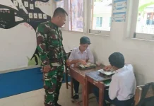 Babinsa Guguak Dampingi Program Makan Bergizi Gratis Pelajar