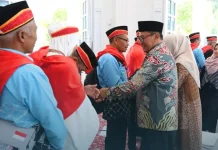 Wako Bukittinggi Lepas Keberangkatan 253 CJH menuju Embarkasi Padang