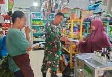 Babinsa Guguak Komsos Perkuat Kepedulian Lingkungan dan Kebencanaan