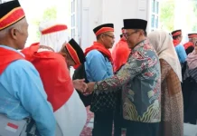253 Calon Jamaah Haji Bukittinggi Kloter 7 Berangkat ke Embarkasi Padang