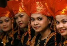 Urang Rumah, "Simbol Kehormatan Perempuan dalam Adat Minangkabau"