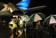 Hujan Deras Tak Goyahkan Ketepatan Penerbangan Ibadah Haji Pesawat Garuda 1447 H