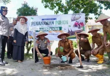 Hardiknas 2026 di Padang Panjang, Polres Tebar Aksi Tanam Pohon dan Apresiasi Guru
