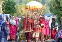 Pulang ka Bako, "Ikatan Adat Perkawinan Minangkabau"