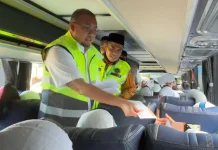 Andre Rosiade & Kakanwil Kemenhaj Lepas Kloter Terakhir Haji Embarkasi Padang