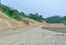 Pembersihan Material Longsor di Agam Berlanjut pada Km 82 Koto Mambang-Balingka