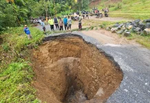 Jalan di Situjuah Limapuluh Kota Amblas Mirip Sinkhole