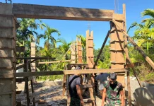 RTLH Ibu Roslina Dikebut Satgas TNI AD Mentawai