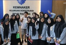 Siswa MAN 2 Bukittinggi Jelajahi Industri BPVP Padang