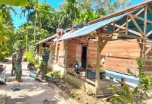 Satgas Karya Bakti TNI Kejar Target Pekerjaan Rehap Rumah di Desa Sioban