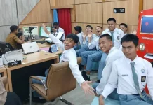 110 Pelajar SMAN 1 Padang Panjang Ikuti Perekaman KTP-el di 3 Lokasi