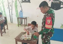 Babinsa Guguak Dukung Makan Bergizi Gratis Siswa