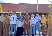 Rektor ITP Prof Mediawati Inspektur Upacara SMAN 2 Padang