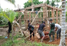 Satgas Bersama Warga Percepat Pembangunan Musholla Bukit Pamewa