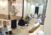Pembimbing Ibadah Kloter 14 Padang Ajak Jemaah “Mengetuk Pintu Langit” di Arafah