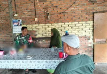 Babinsa Guguak Komsos Bersama Warga Kubang