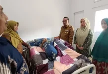 Bupati Tanah Datar Eka Putra Kunjungi Mantan Wakil Bupati Aulizul Syuib