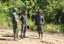 Dandim 0319/Mentawai Tinjau Pembangunan Jembatan, Semangati Personel Satgas