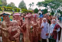 Mengenal Maanta Nasi Panambai: Tradisi Pernikahan Unik Penuh Sakral di Padang Luar