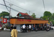 Pasar Pagi Simpang Ateh Ngarai di Bukittinggi