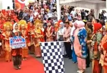 1.700 Orang memeriahkan Perayaan 100 tahun Jam Gadang dengan Busana Adat