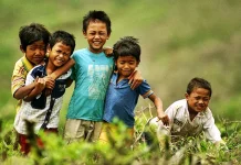 Mengingat Kembali Tawa Masa Kecil