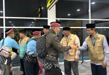 Mendarat Dini Hari, Kloter Enam Debarkasi Padang Diiringi Hujan