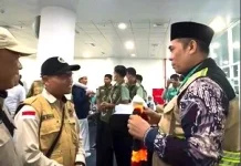 Dua Petugas Empat Peran, Ketulusan Warnai Pelayanan Jemaah Haji PDG05