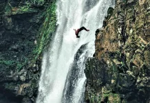 Penona Tersembunyi Air Terjun Lubuk Hitam di Kota Padang