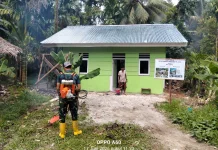 Rumah Hilarius Rampung, Satgas TNI Percantik Lingkungan Demi Kenyamanan Warga