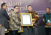 Wali Kota Hendri Arnis Terima Anugerah Sahabat Pers Indonesia dari SMSI