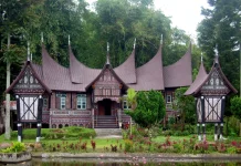 Jangan Asal Jalan! Pesan Mendalam Pepatah Minang,"Alua Jo Patuik, Jalan Jo Janiah"