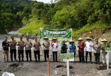 Pemko dan Polres Padang Panjang Tanam 500 Bibit Pohon di Silaing Bawah