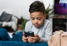 Peran Orang Tua Menentukan Kebiasaan Anak Menggunakan HP