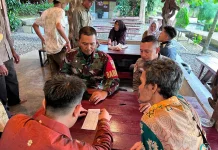 Babinsa Bhabinkamtibmas Halaban Ajak Warga Jaga Kamtibmas