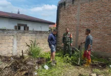 Babinsa Guguk Ajak Warga Tingkatkan Kewaspadaan Kesehatan