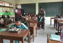 Babinsa Guguak Dukung Makan Bergizi Gratis Siswa