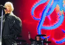 Shirley Manson Pakai Brand Lokal Indonesia "Fuguku" saat Konser di Inggris