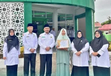 Kankemenag Padang Panjang Lepas Purnabakti Guru Diniyyah Puteri