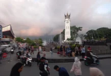 Selama Liburan, Jam Gadang Dipadati Wisatawan