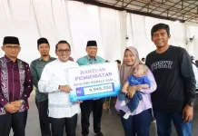 Bupati Tanah Datar Salurkan Bansos Rp245,3 Juta untuk 47 Pasien Rumah Sakit